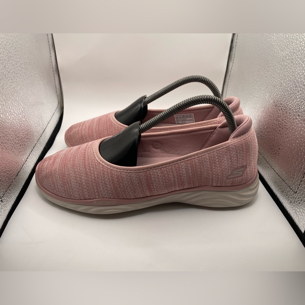 Skechers On the Go Plush Women's Pink Slip-On loafers size 8
